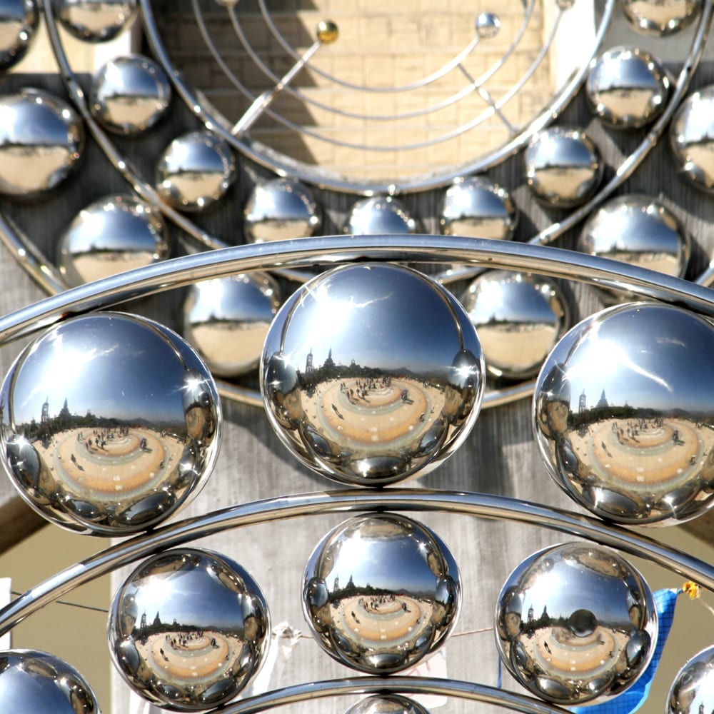 Mirror finish metal spheres